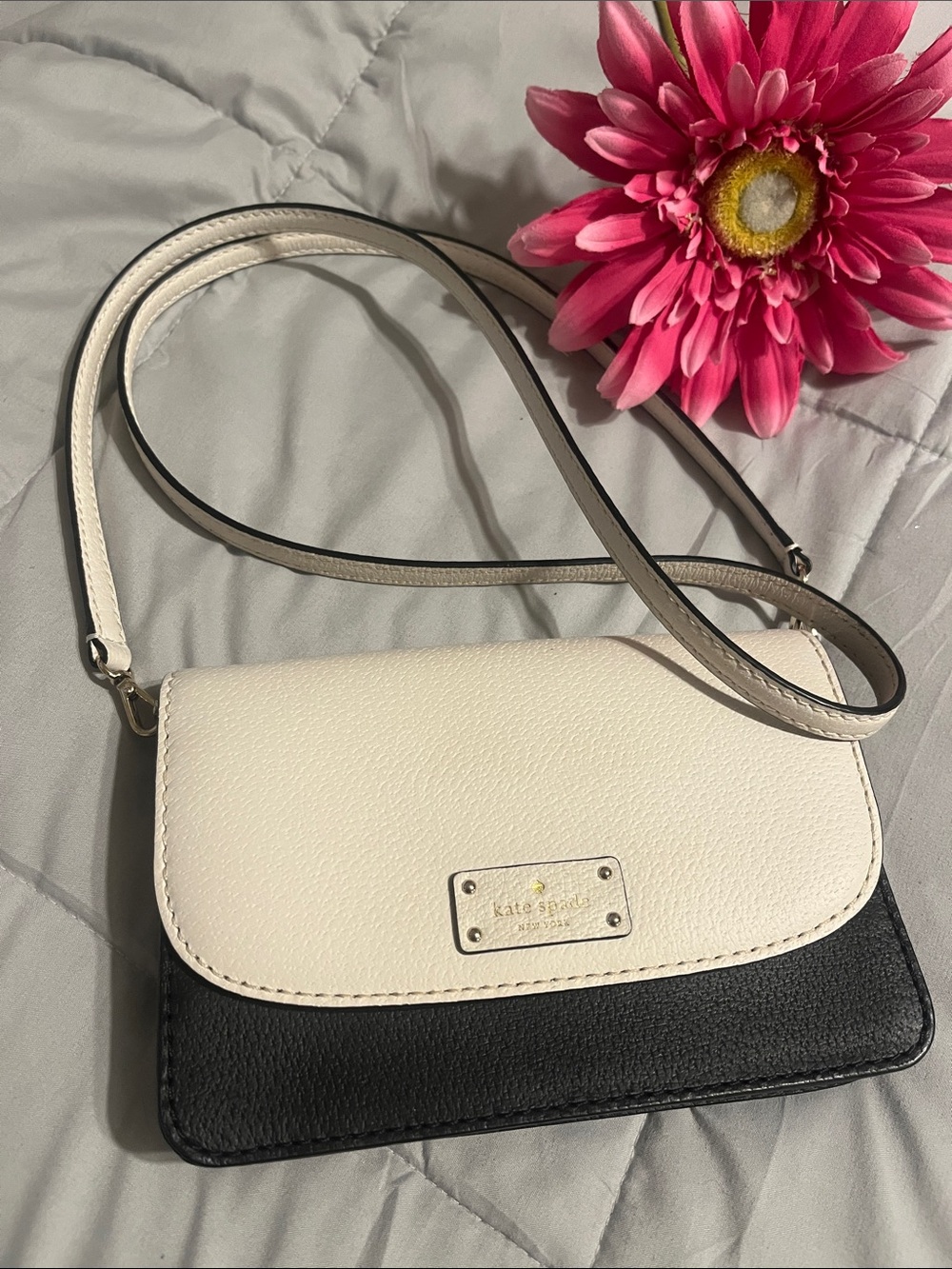 NWOT Kate Spade Two-Tone White and Black Crossbody Bag